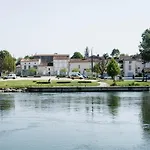 De Charente مكان تخييم Bourg-Charente